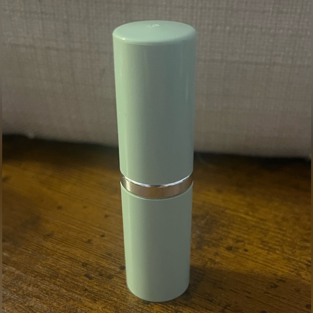 Clinique Different Lipstick shade Plum Brandy - Picture 2 of 3